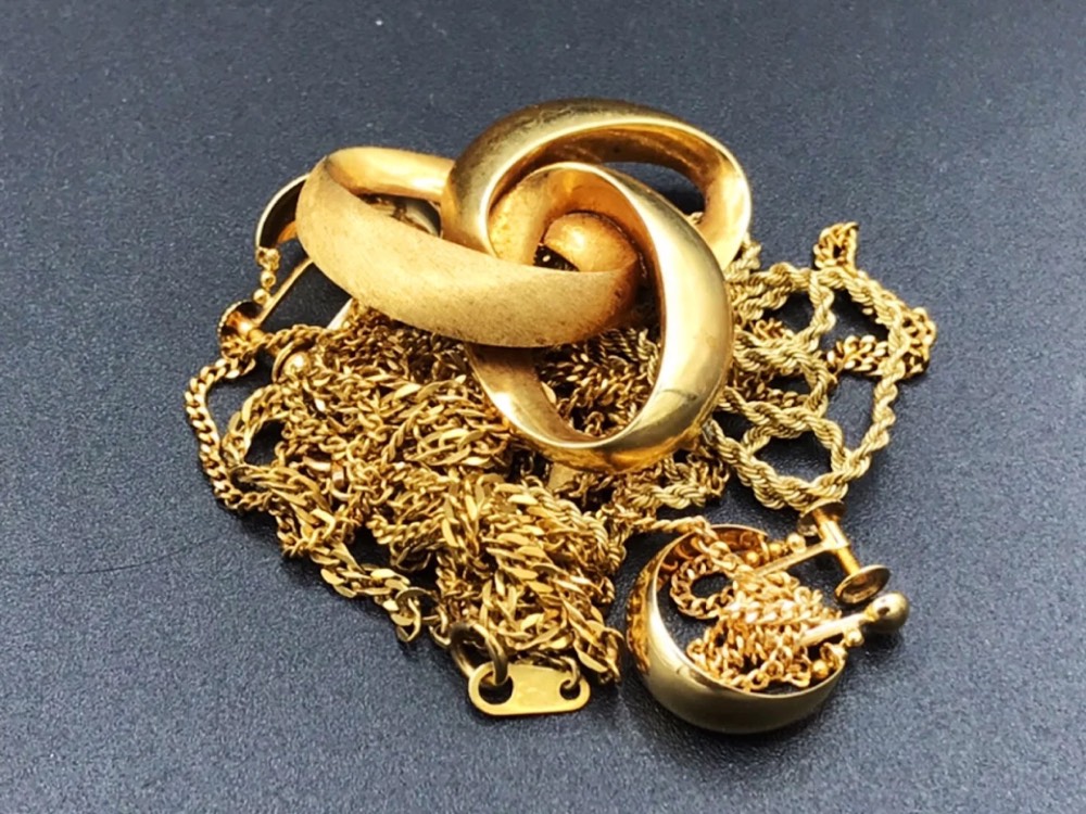 金のネックレスや指輪